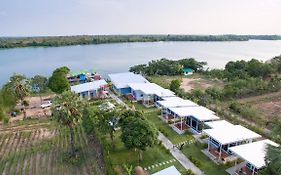 บลูมูล ริเวอร์ไซด์ รีสอร์ต อุบลราชธานี Hotel 3*